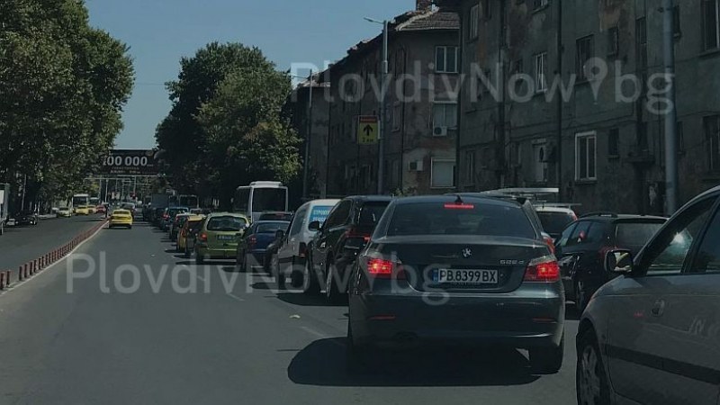 Зверска тапа на Сточна гара изнерви шофьорите СНИМКИ