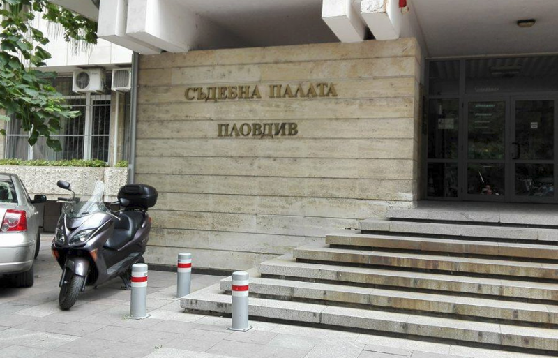 Разярен съпруг чупи пръсти на охранител в магазин, защото ощипал жена му