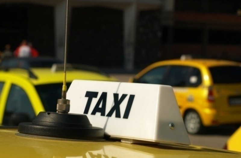 Вандали потрошиха такси в Тракия