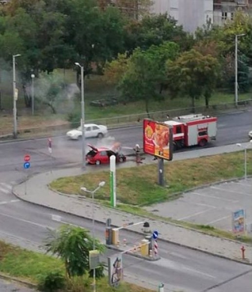 Кола се запали на булевард в Кючука