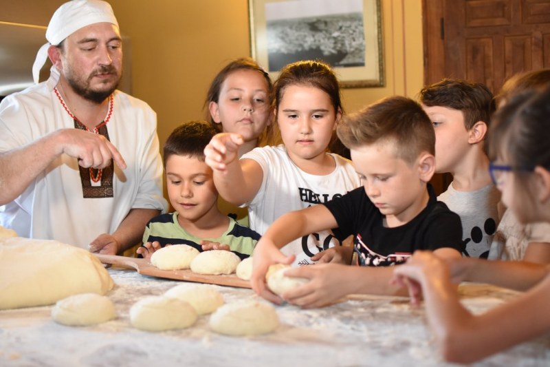 Невероятната къща в Стария Пловдив, в която винаги ухае на топъл, пресен хляб СНИМКИ