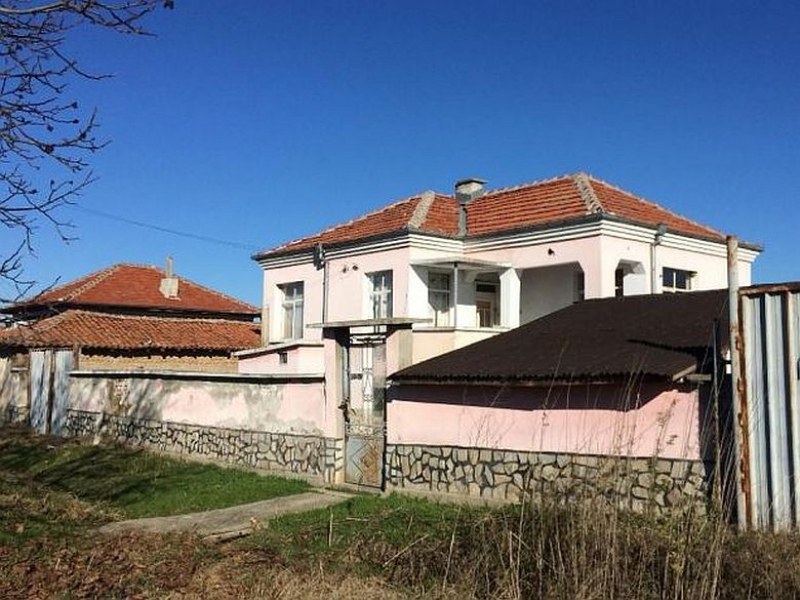 Бум на продажбите на имоти в селата край Раковски