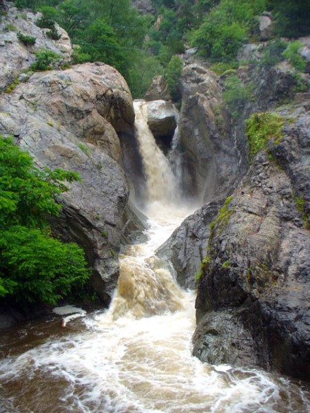 Живописен водопад край Карлово предлага красиво място за отмора и разходки