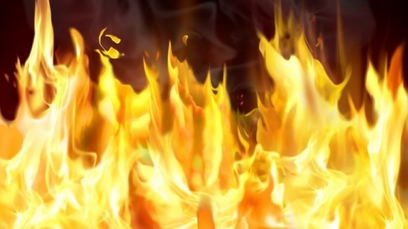 Пожар избухна край Хисаря