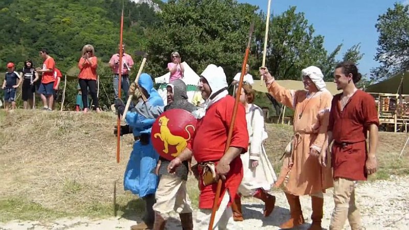Средновековен панаир пресъздава епични битки в Асеновград