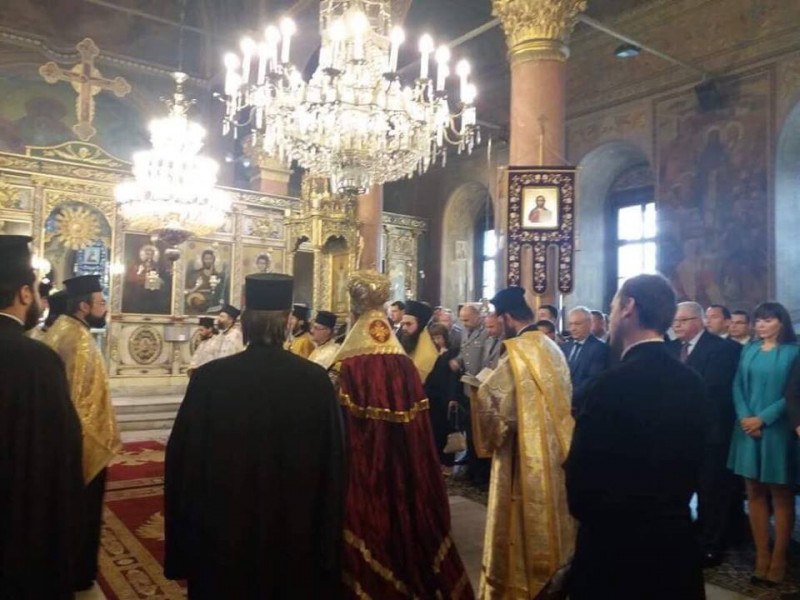 Цветан Цветанов и Цвета Караянчева на тържествен молебен в Пловдив СНИМКИ