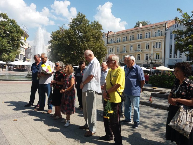 В Пловдив почетоха жертвите от комунистическия режим СНИМКИ