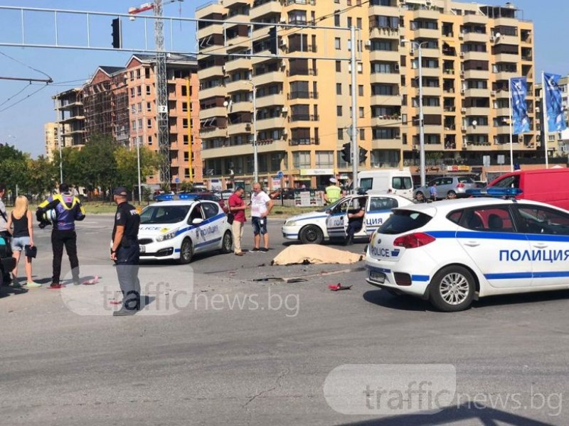 Вдигнаха тялото и мотора на загиналия моторист до Форума в “Тракия“ ВИДЕО+СНИМКИ