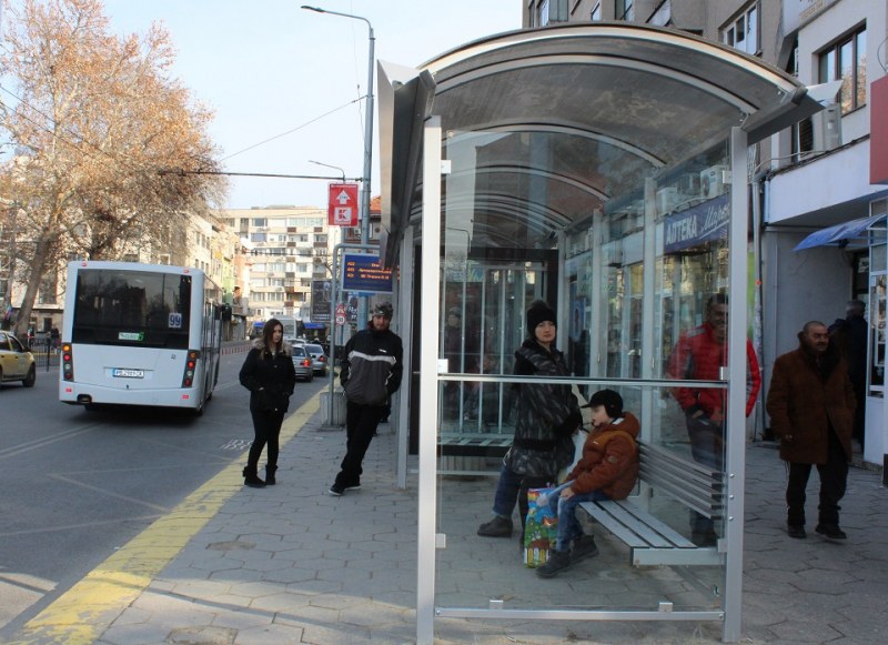 Пловдивчанин потроши автобусна спирка, арестуваха го