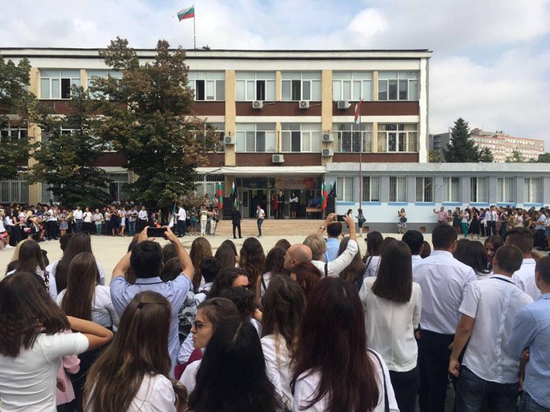 Тотев: Никакво местене на ученици от Английската! Форсираме ремонта