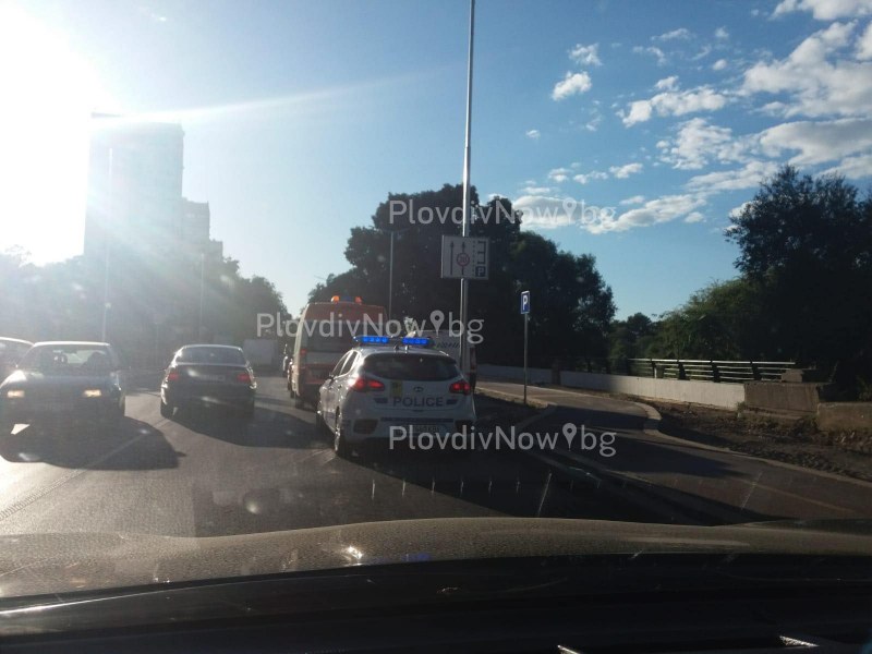 Отново катастрофа в Пловдив, два автомобила се удариха на новоасфалтиран булевард