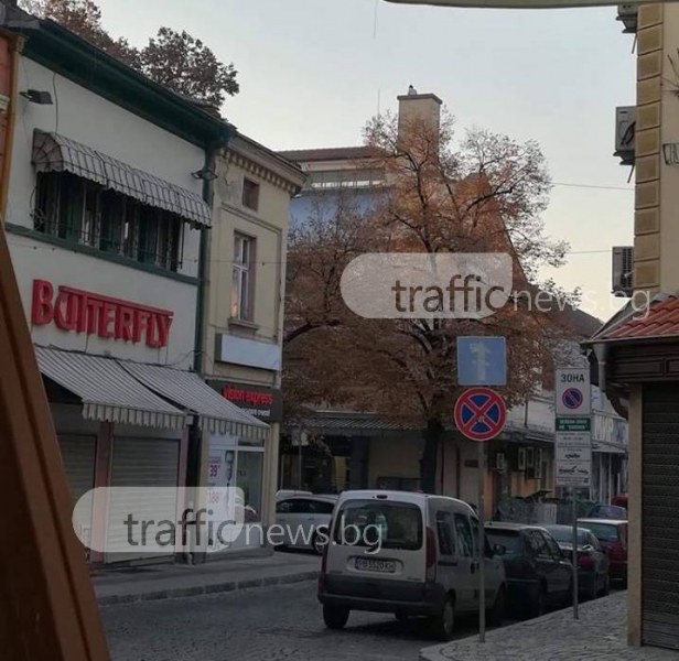 Децата продължават с опасните селфита! Покатериха се върху Халите СНИМКИ