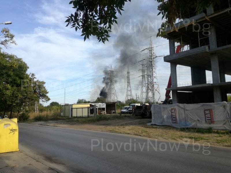 Отново пожар в Пловдив, гъсти кълбета дим се носят край Коматево СНИМКИ
