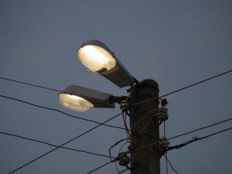 Уличните лампи в цял квартал на Перущица угаснаха