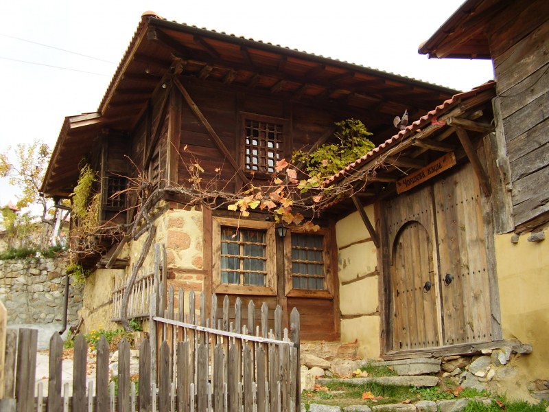 Село Свежен през есента – съкровище в прегръдката на Сърнена Средна Гора СНИМКИ