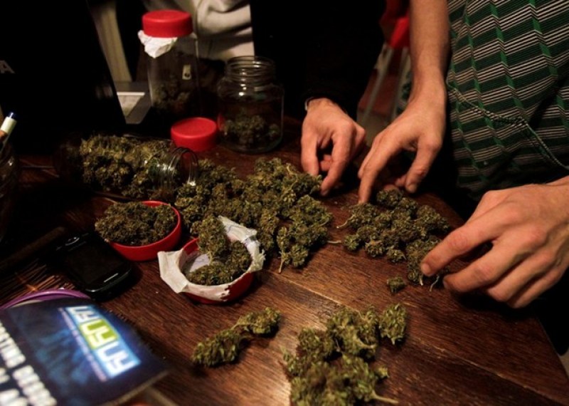 Жител Стамболийски попадна в ареста за пакетче марихуана