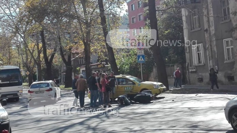 Таксиджия блъсна моторист на пловдивски булевард СНИМКИ