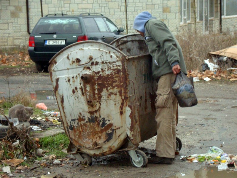 Намушкаха с нож клошар в Столипиново