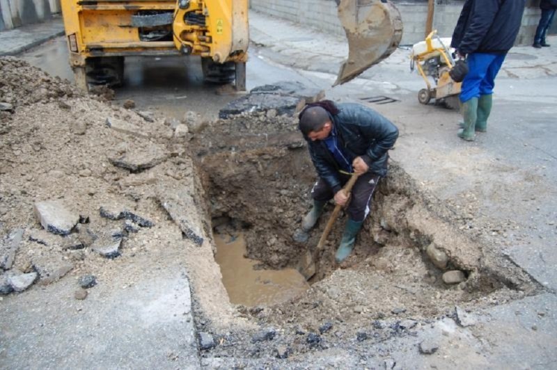 Калофер остана на сухо, спряха кранчетата и в карловско село