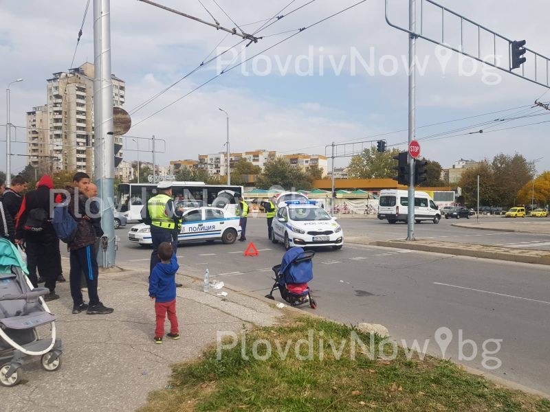 Автобус блъсна майка с дете в Пловдив СНИМКИ и ВИДЕО