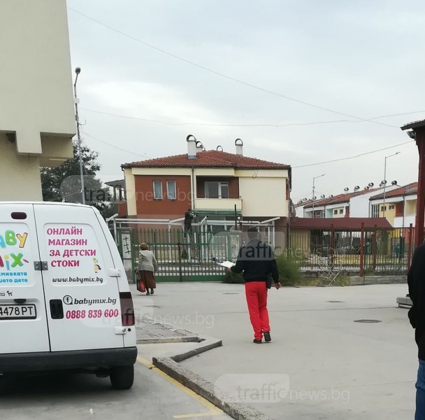 Ромите в Шекера пак строят на общински земи, въпреки акциите и предупрежденията СНИМКИ