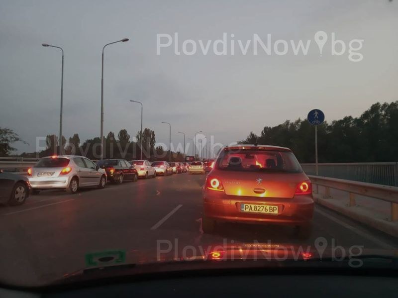 Зверска тапа на Адата! Десетки блокирани на моста СНИМКИ