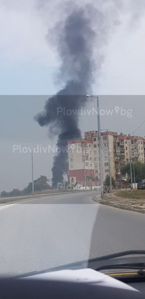 Отново! Гъст черен дим се стеле над „Източен”