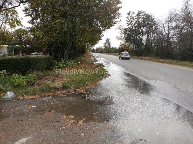 Голяма авария в Калояново, пътят за Пловдив е под вода СНИМКИ