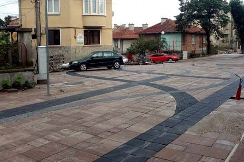 Край на нарушенията в центъра на Карлово, поставят скоби за неправилно паркиране