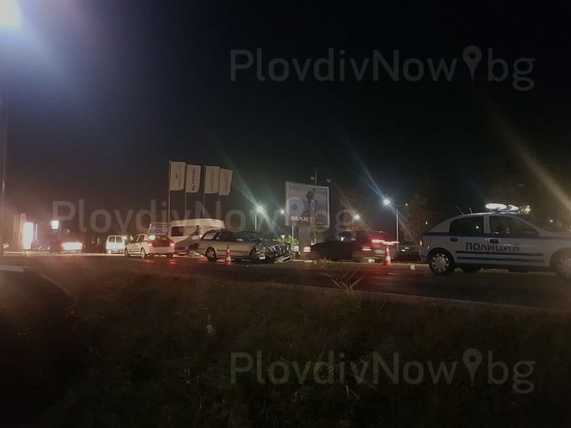Три коли се помляха на изхода на Пловдив СНИМКИ