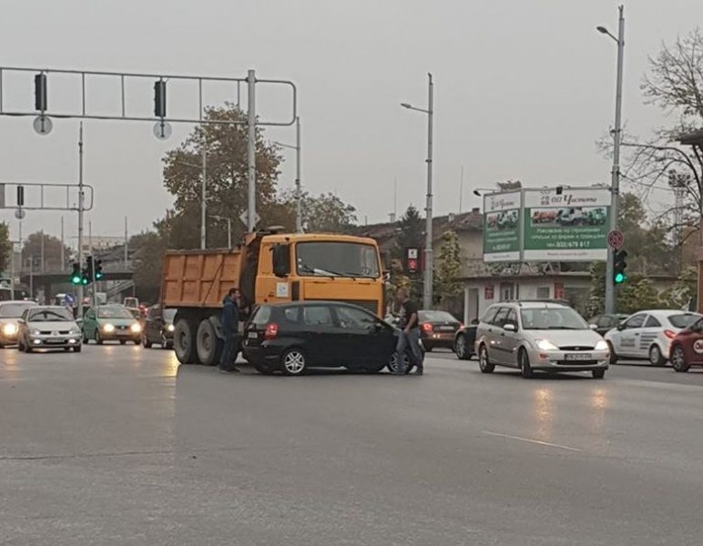 Поредна катастрофа затапи центъра на Пловдив СНИМКА