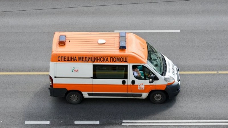 Автомобил връхлетя пенсионерка от Асеновград, жената е в болница
