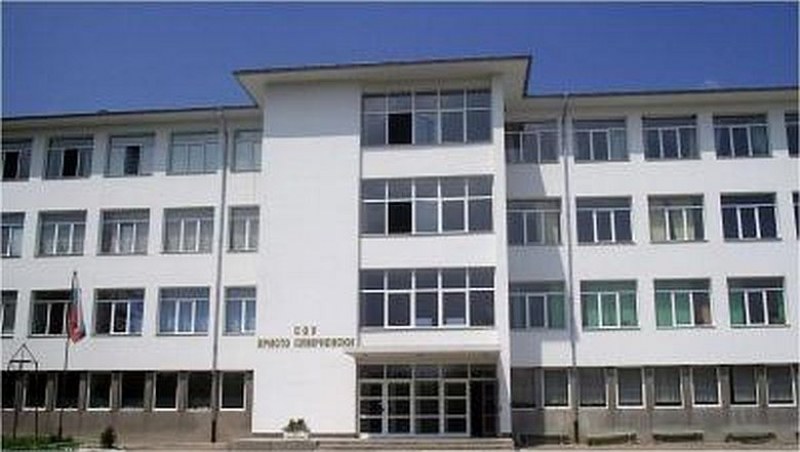 Две училища в Хисаря търсят директори