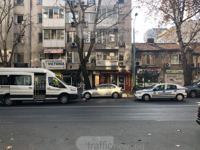 Блъснаха пешеходец до военна болница, откараха го с линейка СНИМКИ