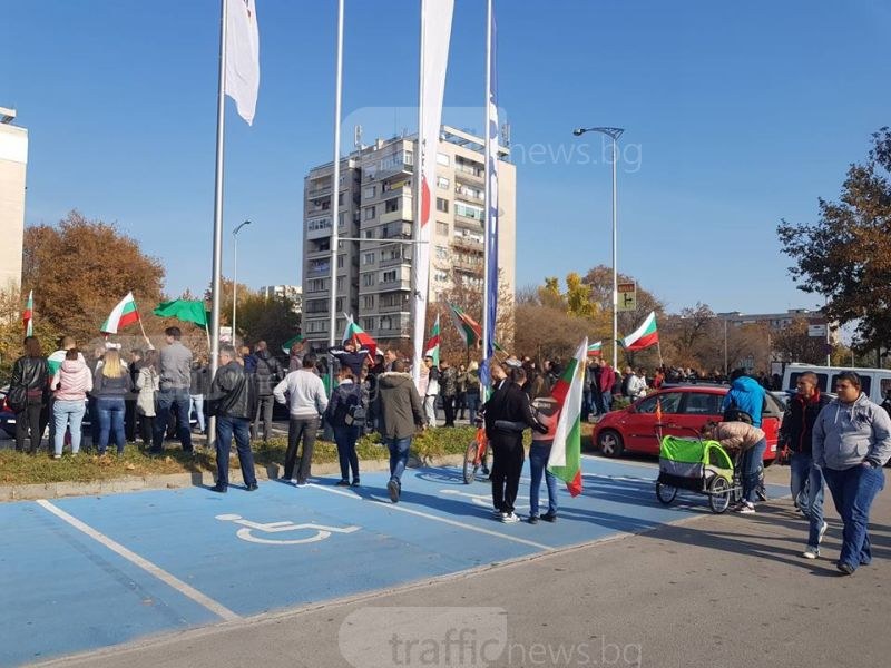 Стотици излязоха на протест в Пловдив заради горивата СНИМКИ