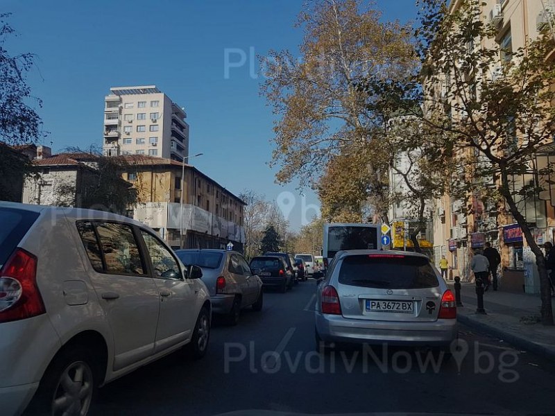 Блъснатата от автобус жена е без опасност за живота