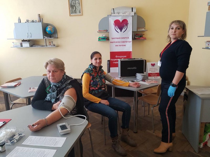 Медици посетиха пловидвски училища, измериха кръвното на над 250 учители