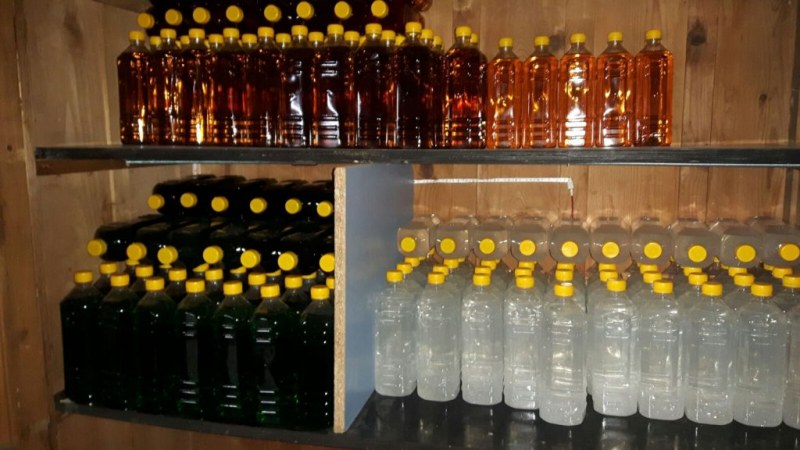Митничари откриха един тон нелегален алкохол край Пловдив