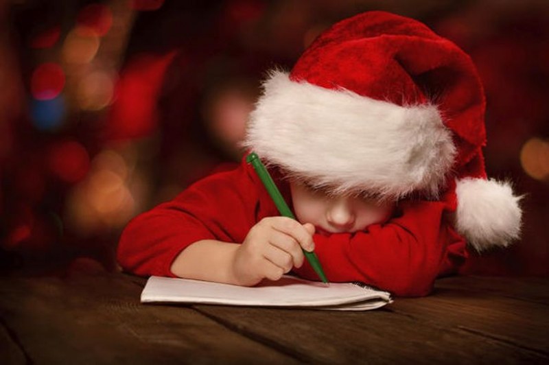 Библиотеката в Карлово организира конкурс “Моето писмо до Дядо Коледа“