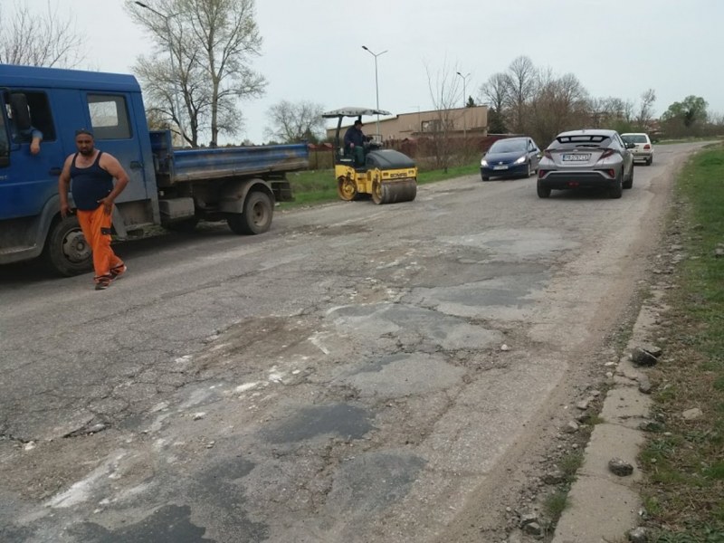 Стартираха поръчка за 1 милион лева за оправяне на пътища в няколко пловдивски села