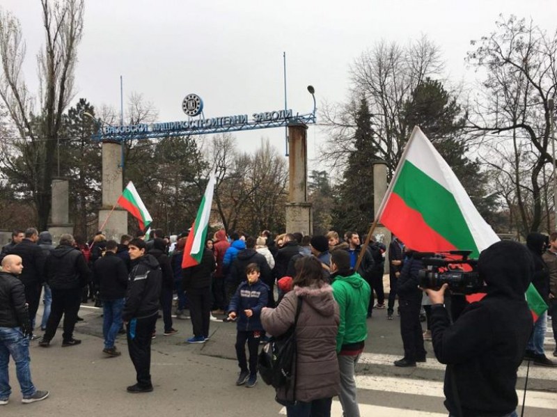 Протестиращи от Сопот блокираха пътя София – Бургас СНИМКИ