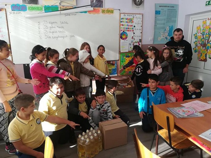 Децата на Раковски събраха нужните продукти за кампанията „Гласът на сърцето ми” СНИМКИ