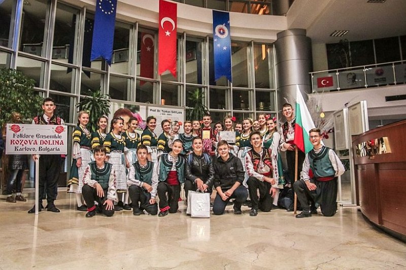 Кметът на Карлово посрещна младите таланти от „Розова долина”