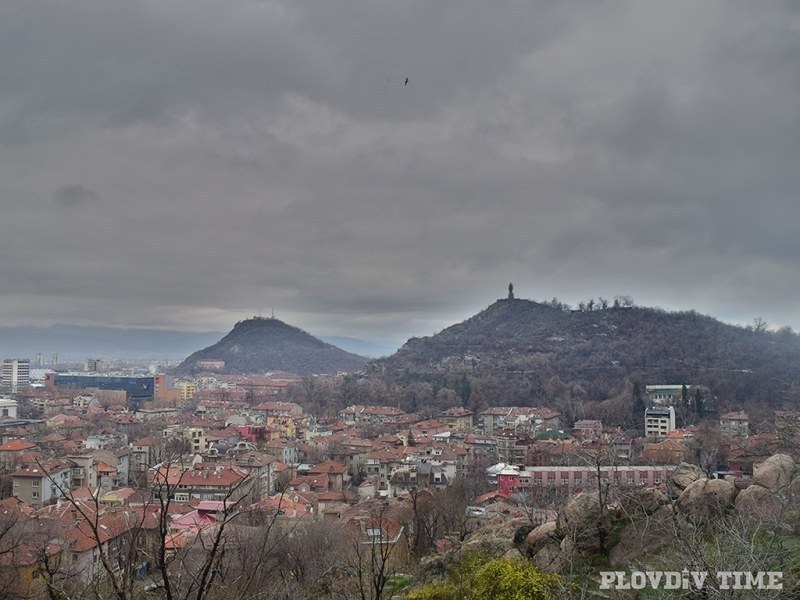 Дъжд и вятър в Пловдив днес! Сняг прехвърча край Лъки и Карлово