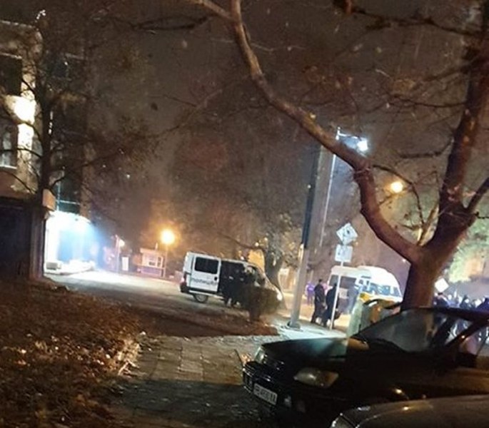 Полиция и Специални сили разтървали над 130 ултраси в Смирненски
