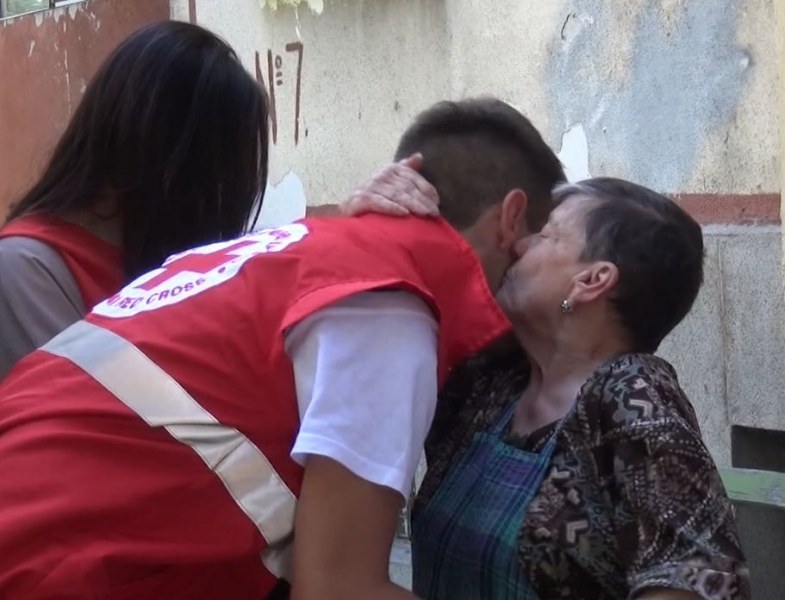 БЧК започва раздаването на хранителни продукти на нуждаещи се лица от Пловдивско СНИМКА