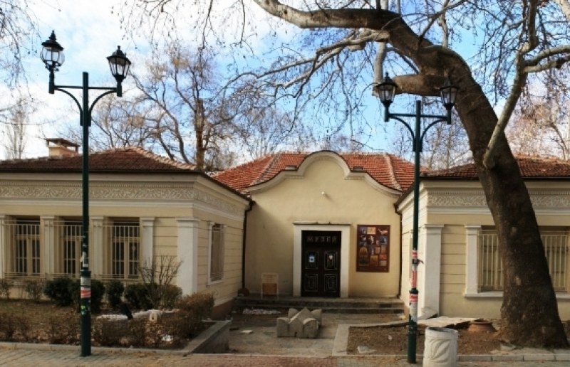 Историческият музей в Асеновград представя изложба на самоуки майстори и занаятчии