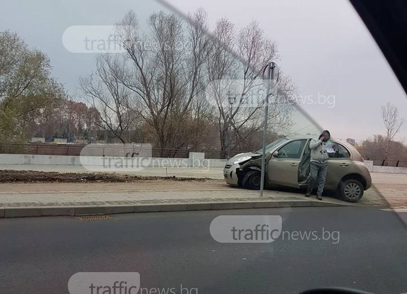 Катастрофа затапи пловдивски булевард, автомобил се качи на тротоара