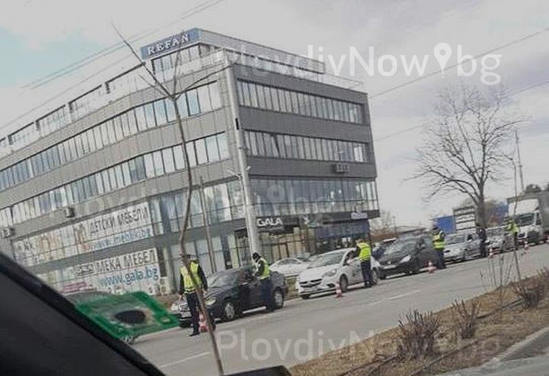 Полицейска акция на входа на Пловдив, проверяват шофьори наред