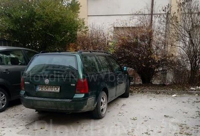Асеновградчанин “захвърли“ автомобила си пред жилищен блок
